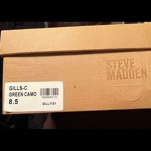 Steve Madden Camouflage slip ons
